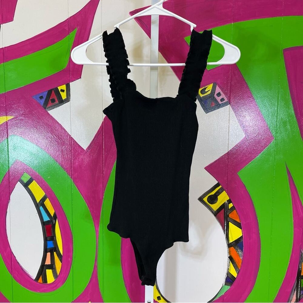 Mi Ami, Cute Ruffle Straps Ribbed Bodysuit, Thong Size Large. Excellent cond!